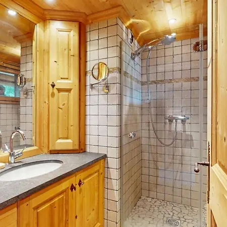 La Grande Ourse - 150m2 Almost Ski-in Ski-out Apartment